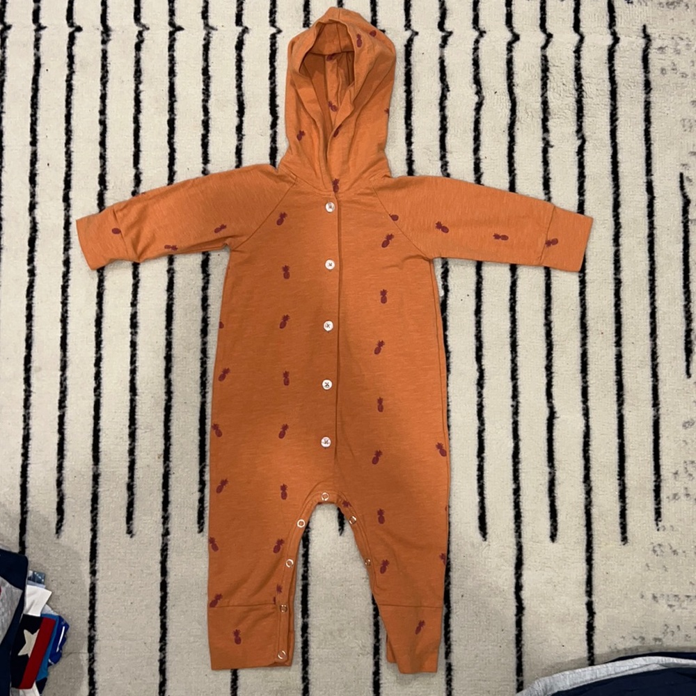 Kate Quinn - size 12-18 months - long sleeve hooded romper